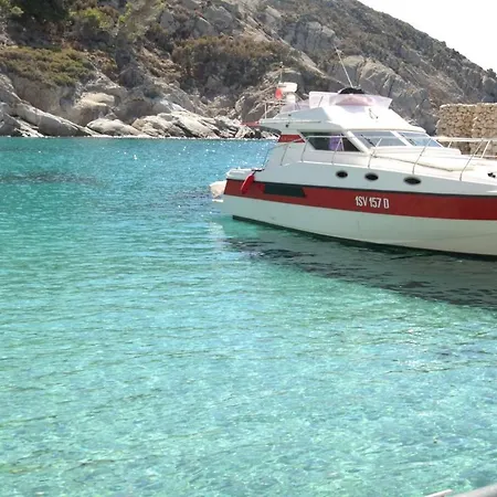 Yacht 3*